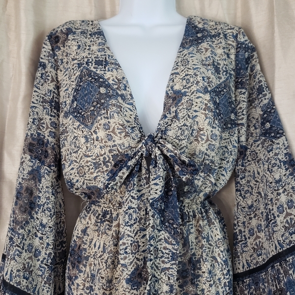 NWOT Signature blue & gray long sleeve tie front romper Womens Medium - Picture 4 of 9